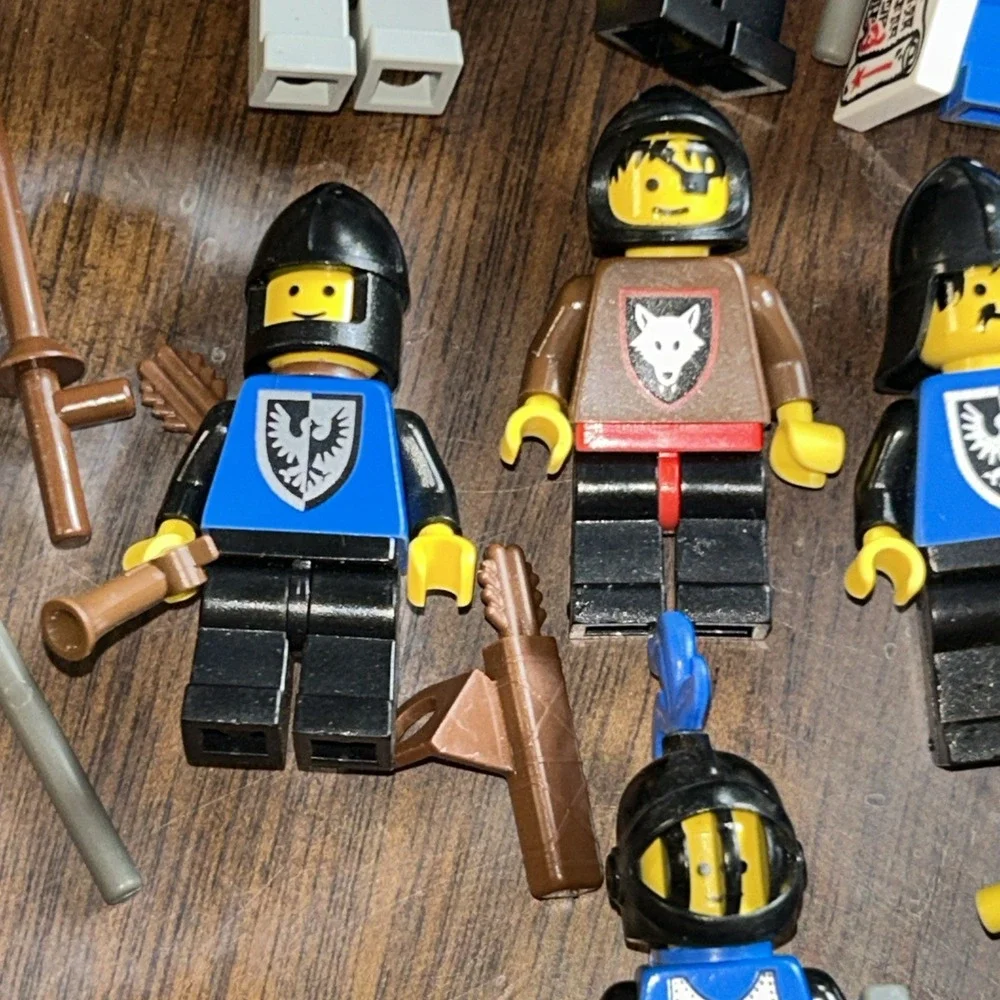 Vintage Lego Castle Minifigure Lot With Dragon Merlin & Horses‎